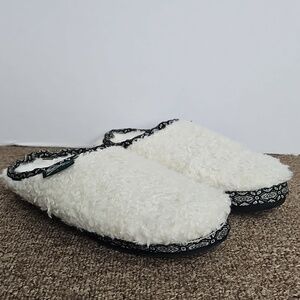 Woolrich White Fluffy Fleece Slippers Sz 7 Womens